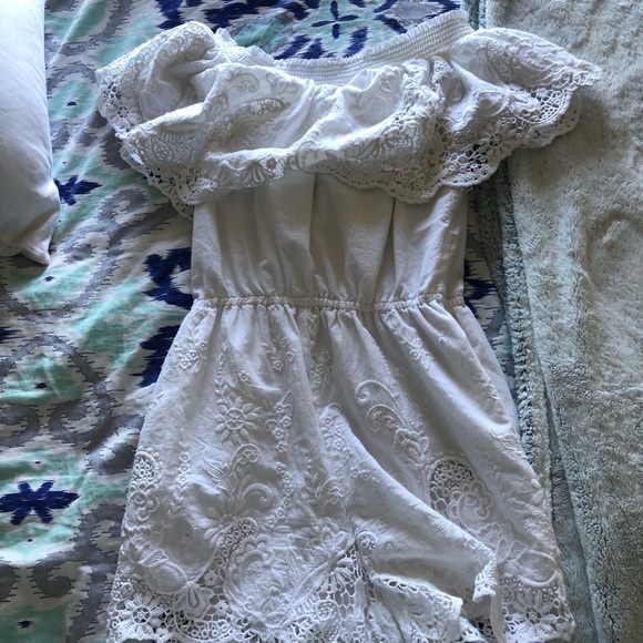 Abercrombie and Fitch Lace Romper - Picture 4 of 6